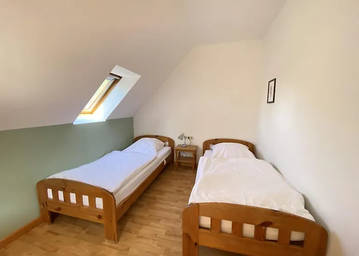 28 بيت للعطل *